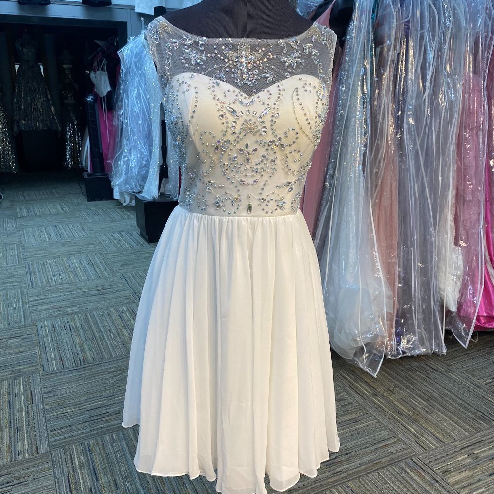WHITE SHORT STYLE DRESS